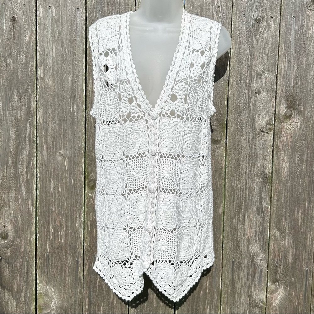 PIERRE CARDIN Women M‎ Off White Cream Crochet Button Up V-Neck Sleeveless Vest.